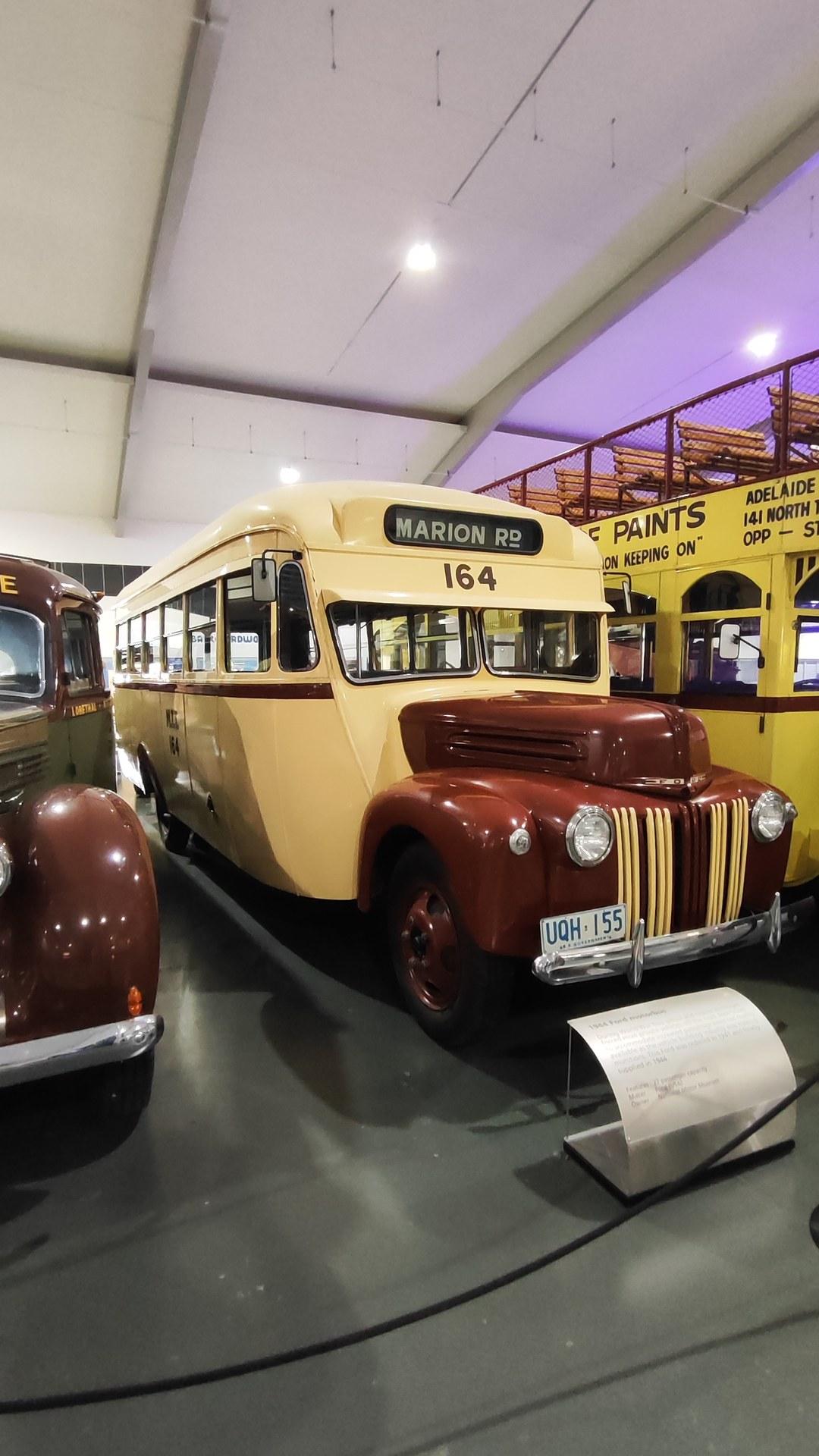 Ford motorbus
