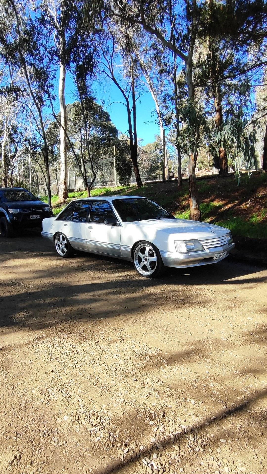 Mitsubishi Magna