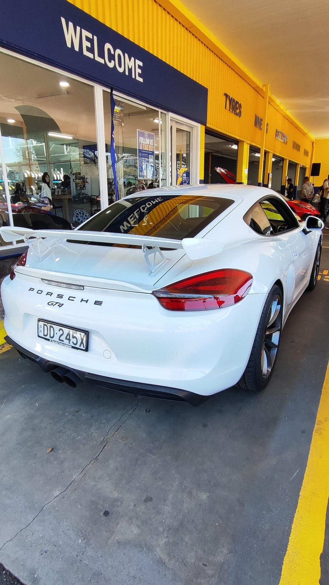 Porsche Cayman 981 GT4