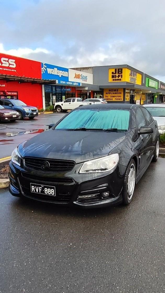 Holden Commodore VF Calais V